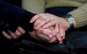 Polémica en Ovalle tras publicación de foto de beso de pareja lésbica