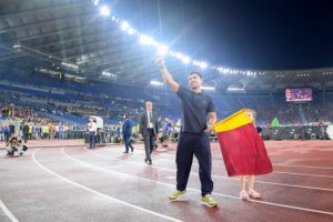 David Pizarro fue ovacionado por los hinchas de la Roma en Italia