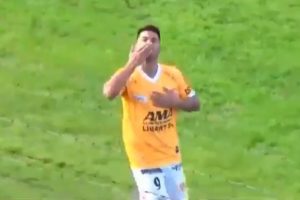 La historia del futbolista argentino que anotó un gol tras siete años en la cárcel