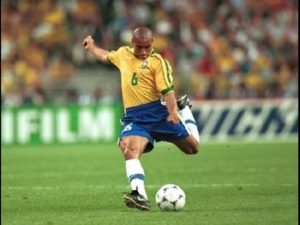 VIDEO | El talento sigue intacto: Roberto Carlos revive su espectacular gol de tiro libre