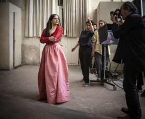 Así posan Rosalía, Emma Watson y Kristen Stewart para calendario Pirelli