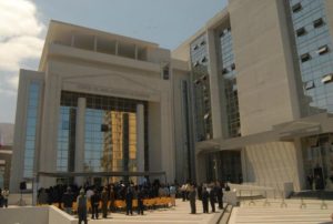 Balacera se registró en el frontis de los tribunales de Iquique