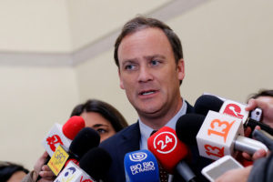 Ministro Ward y búsqueda de tesoro en Juan Fernández: 