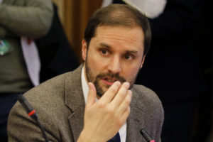 El cruce entre embajador chino y diputado Bellolio: 