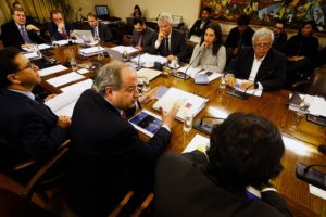 Oposición logra acuerdo por 40 horas con gradualidad de cinco años para las pymes