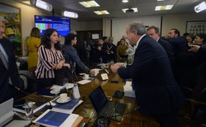 Despachan proyecto de 40 horas: debate se traslada a la sala de la Cámara