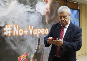 Minsal: Médicos deberán informar sobre uso de cigarrillos electrónicos