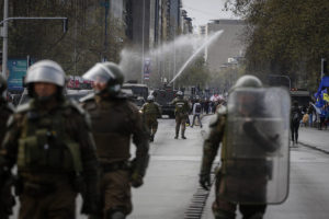 Detenidos y enfrentamientos: incidentes tras marchas no autorizadas en Santiago