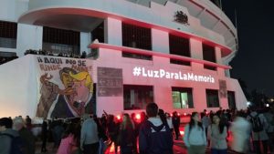 Miles de personas conmemoraron el 11 de septiembre en el Estadio Nacional