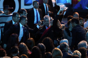 VIDEO | Manifestantes son desalojados tras discurso de Piñera en fondas del Parque O'Higgins
