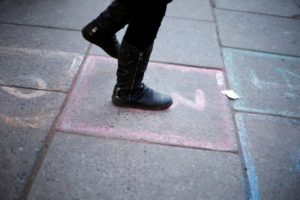 Niño de 5 años con autismo fue acusado de “acoso sexual” en la escuela por darle un beso en la cara a otro