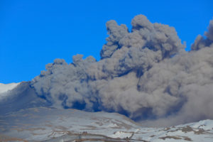 Sernageomin decreta alerta naranja en volcán Copahue tras sismos