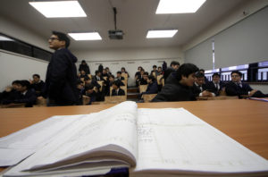 Contraloría aprueba nueva malla curricular que incluye salida de Historia y Educación Física de plan común