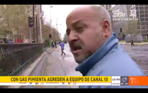 Miguel Acuña relata la golpiza que recibió equipo de Canal 13 en medio de protesta: 