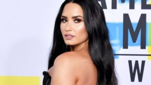 Demi Lovato responde a sus críticos: sube foto en bikini sin editar con su celulitis