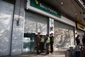Estación Central: Mall Plaza Alameda fue evacuado tras intento de robo en sucursal bancaria