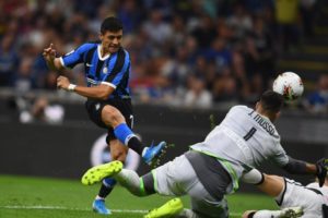 Alexis Sánchez sería suplente en el estreno del Inter en la Champions League