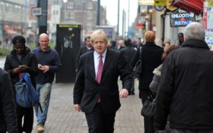 Periodista acusa a Boris Johnson de haberla manoseado cuando ella dirigía una revista