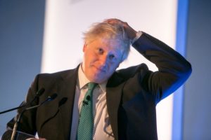 Crisis en el Reino Unido: Boris Johnson pierde mayoría parlamentaria porque un diputado conservador se cambió de bloque