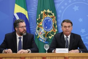 Canciller brasileño acusa al 