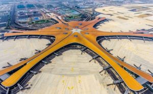 Con forma de estrella: China inaugura el aeropuerto más grande del planeta