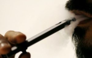 Nuevo golpe a los cigarrillos electrónicos
