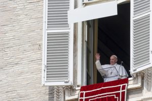 Papa Francisco quedó atrapado 25 minutos en un ascensor del Vaticano