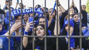 Una fanática del fútbol en Irán muere tras prenderse fuego