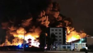 Francia: incendio en planta química pone en peligro al río Sena
