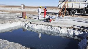 Guerra del litio: Bolivia toma la delantera y se prepara para exportar baterías