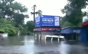 India: Intensas lluvias dejan 130 muertos y miles de afectados