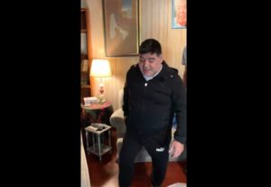 El extraño video con el que Maradona confirma los contactos para dirigir Gimnasia