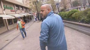 Agreden a periodista de Canal 13 y su equipo con gas pimienta en plena marcha en la Alameda