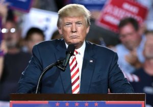 Corte Suprema de EE.UU. aprueba restricciones de Trump para frenar peticiones de asilo