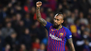 Arturo Vidal vuelve a la titularidad del Barcelona con golazo ante el Sevilla