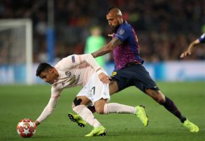 La supremacía del Rey: Arturo Vidal supera a Alexis Sánchez en enfrentamientos por la Champions