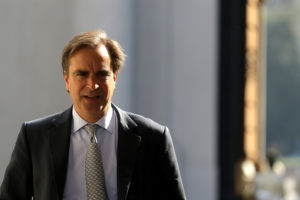 Cruz-Coke sale en defensa de Julio Isamit por tuits homofóbicos: 