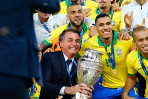Bolsonaro evalúa visitar Chile para ver la final de la Copa Libertadores