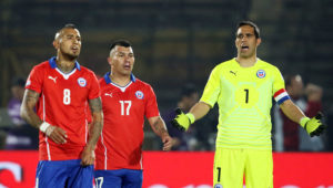 Bravo, Medel y Vidal se reencuentran en nómina para los amistosos ante Colombia y Guinea