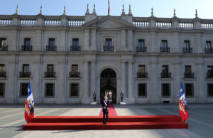 Los 4 partidos de oposición que rechazan reunirse en La Moneda y sus razones
