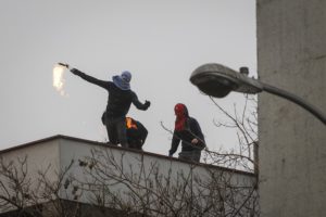 Encapuchados grabaron el momento en que quemaron oficina del Instituto Nacional