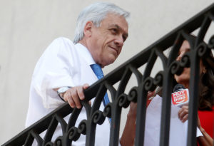 Piñera llega a Perú en medio de crisis tras disolución del Parlamento