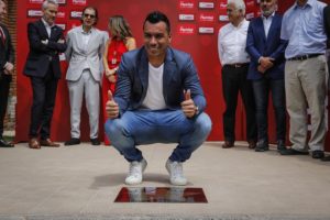 FOTOS | Al estilo hollywoodense: ANFP homenajea a Paredes con una estrella por sus 216 goles