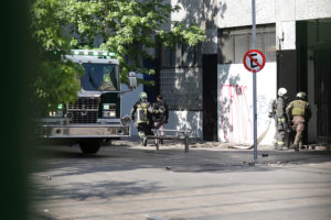 Carabineros culpa a molotov por incendio en Instituto Nacional