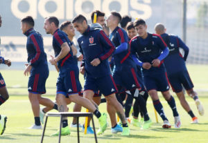 El fútbol chileno busca retomar la actividad mirando de reojo las protestas