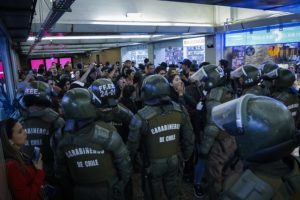 FOTOS | La violenta jornada que obligó a cerrar las Líneas 1 y 2 del Metro