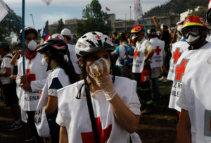 Heridos en protestas: los relatos de una manifestante y un carabinero