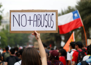 La educación en negocios y la crisis social