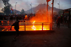 Manifestantes se reúnen en Plaza Italia y se registran incidentes en la Alameda