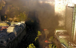 VIDEO+FOTOS | Incendio afecta a locales comerciales y centro médico en Alameda